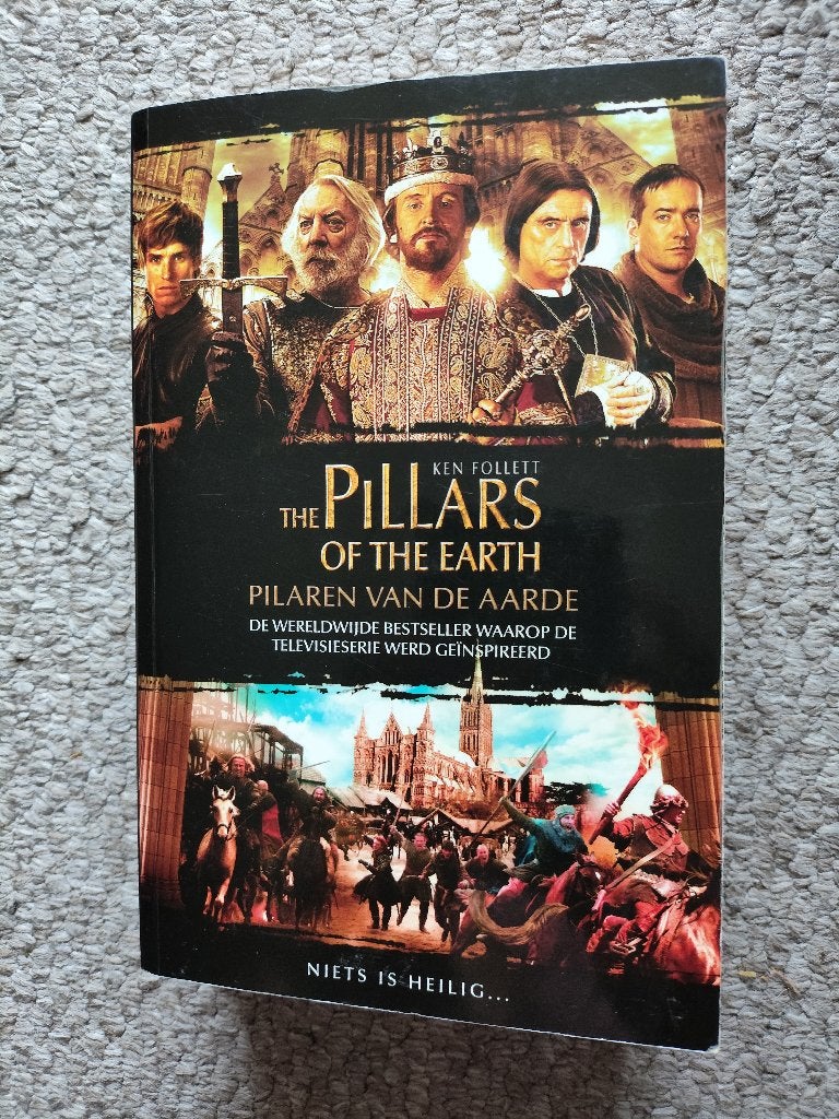 Ken Follett The Pillars of the Earth in nette staat., Ophalen of Verzenden, Zo goed als nieuw, Ken Follett