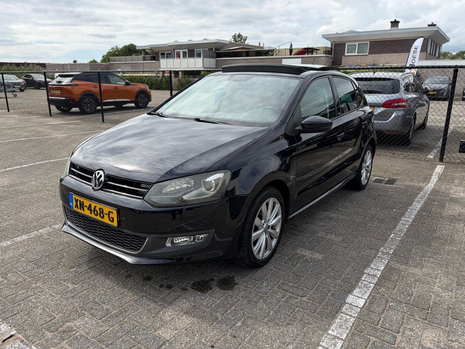 Volkswagen Polo 1.2 TSI 77KW DSG 2011 Zwart|AUT|PANO, Stof, 40 €/maand, 4 cilinders, Zwart