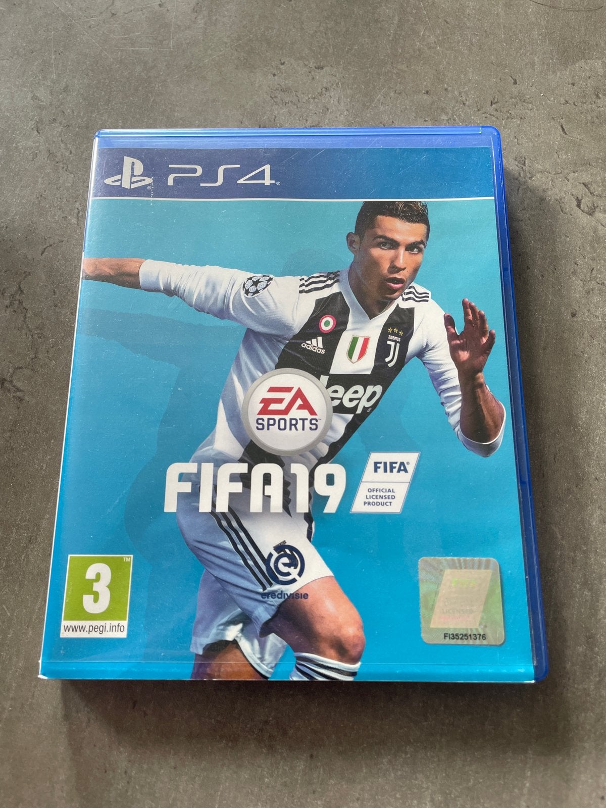 FIFA 19 PS4, Eén computer, Ophalen of Verzenden, Zo goed als nieuw, Sport