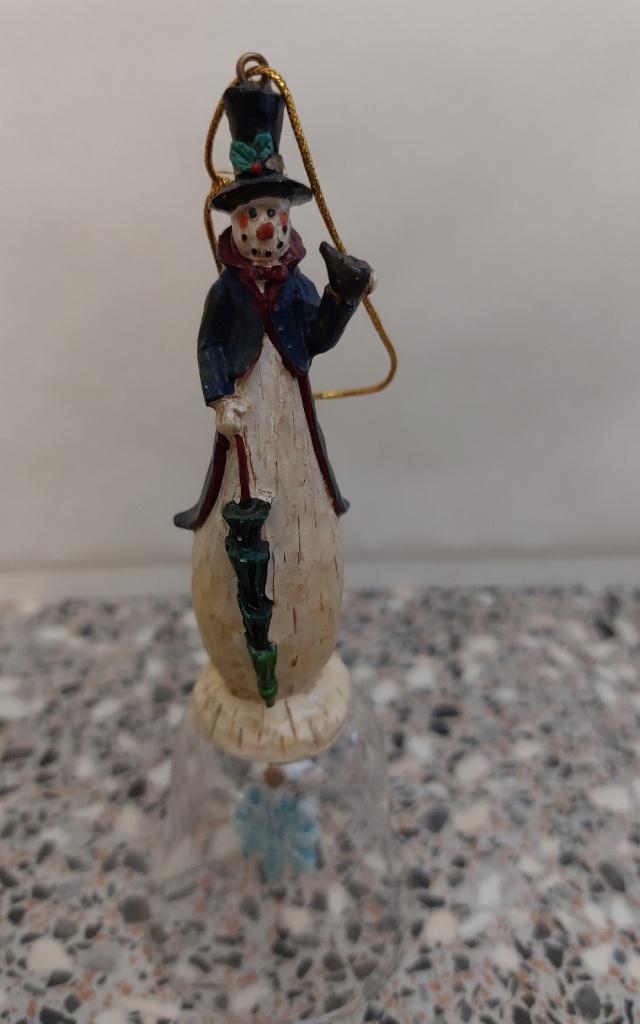 Vintage Kerstbal kerstornament sneeuwpop met bel, Diversen, Kerst, Zo goed als nieuw, Ophalen of Verzenden