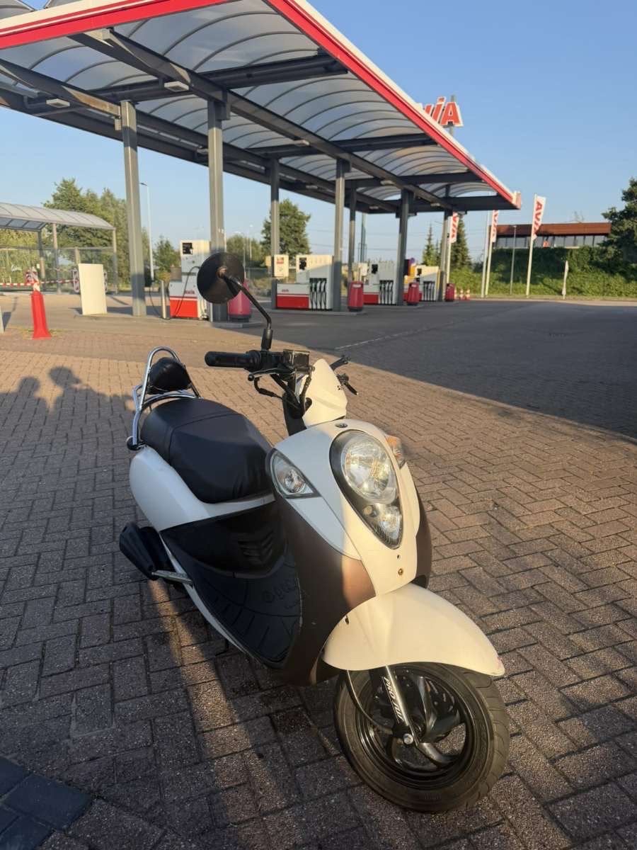 Sym mio 50cc 4T (2012), Fietsen en Brommers, Scooters | SYM, Mio, Ophalen of Verzenden, Zo goed als nieuw, Benzine