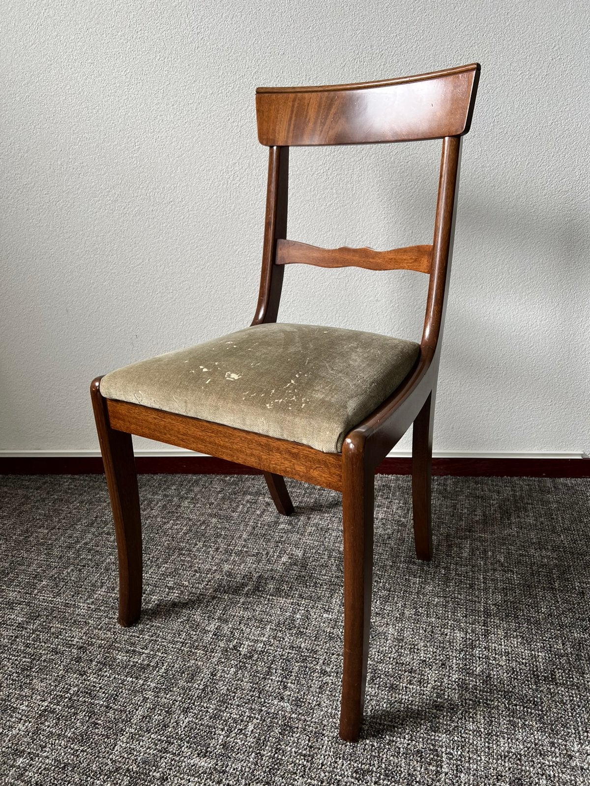 Zeer mooie mahonie biedermeier sabelpoot stoel., Antiek en Kunst, Ophalen