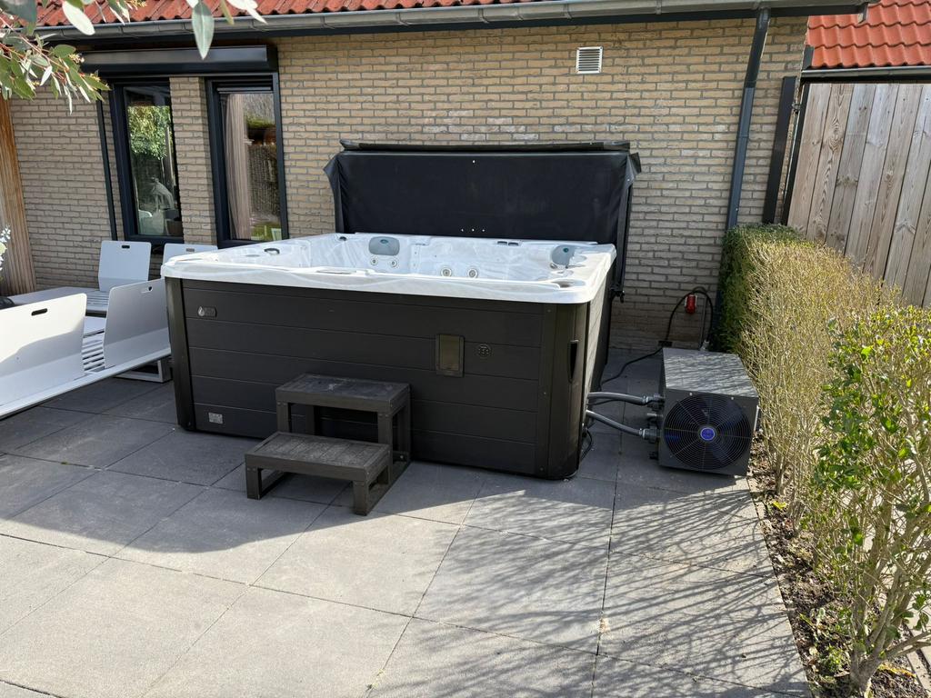 Wellnessworld - Specialist in jacuzzi reparatie & renovatie, Ophalen, Nieuw