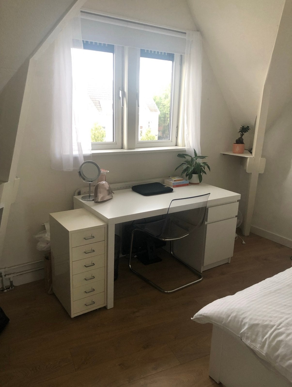 Ikea MALM Bureau Wit, Ophalen, Zo goed als nieuw