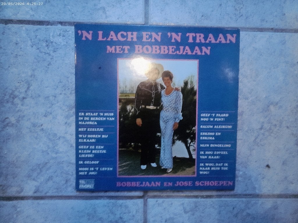 LP Bobbejaan Schoepen - N lach en n traan, Ophalen of Verzenden, Zo goed als nieuw, Levenslied of Smartlap, Inclusief binnenhoes