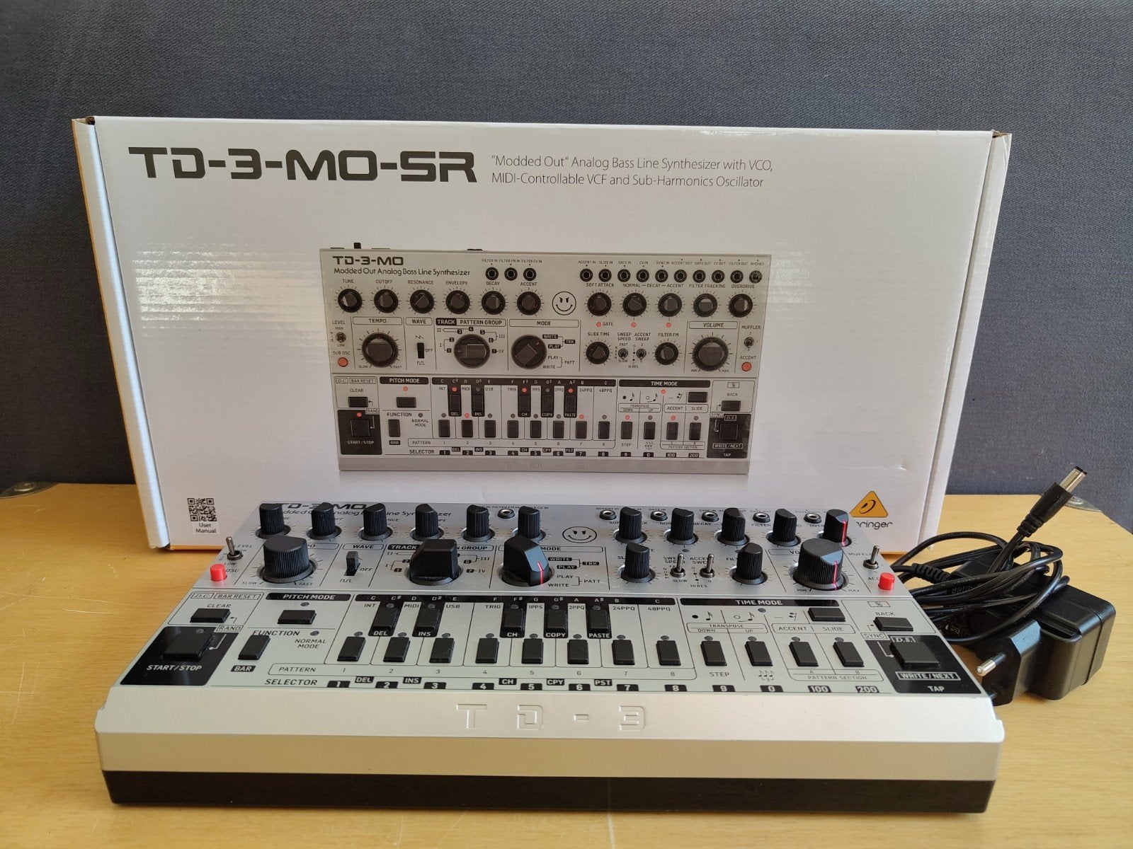 Behringer TD-3-MO-SR Modded Out Analog Bass Line Synthesizer, Overige merken, Zo goed als nieuw, Met midi-aansluiting, Overige aantallen
