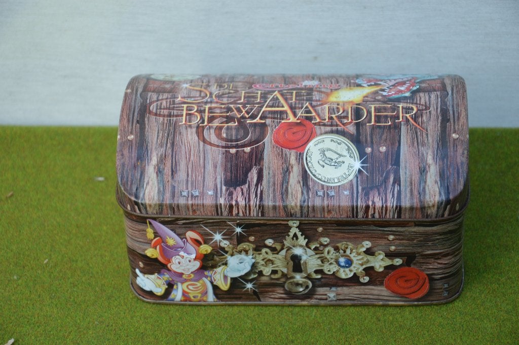 Vintage Efteling koekblik de schatbewaarder uit 1999 17.5 cm, Verzamelen, Efteling, Ophalen of Verzenden, Gebruikt, Gebruiksvoorwerp