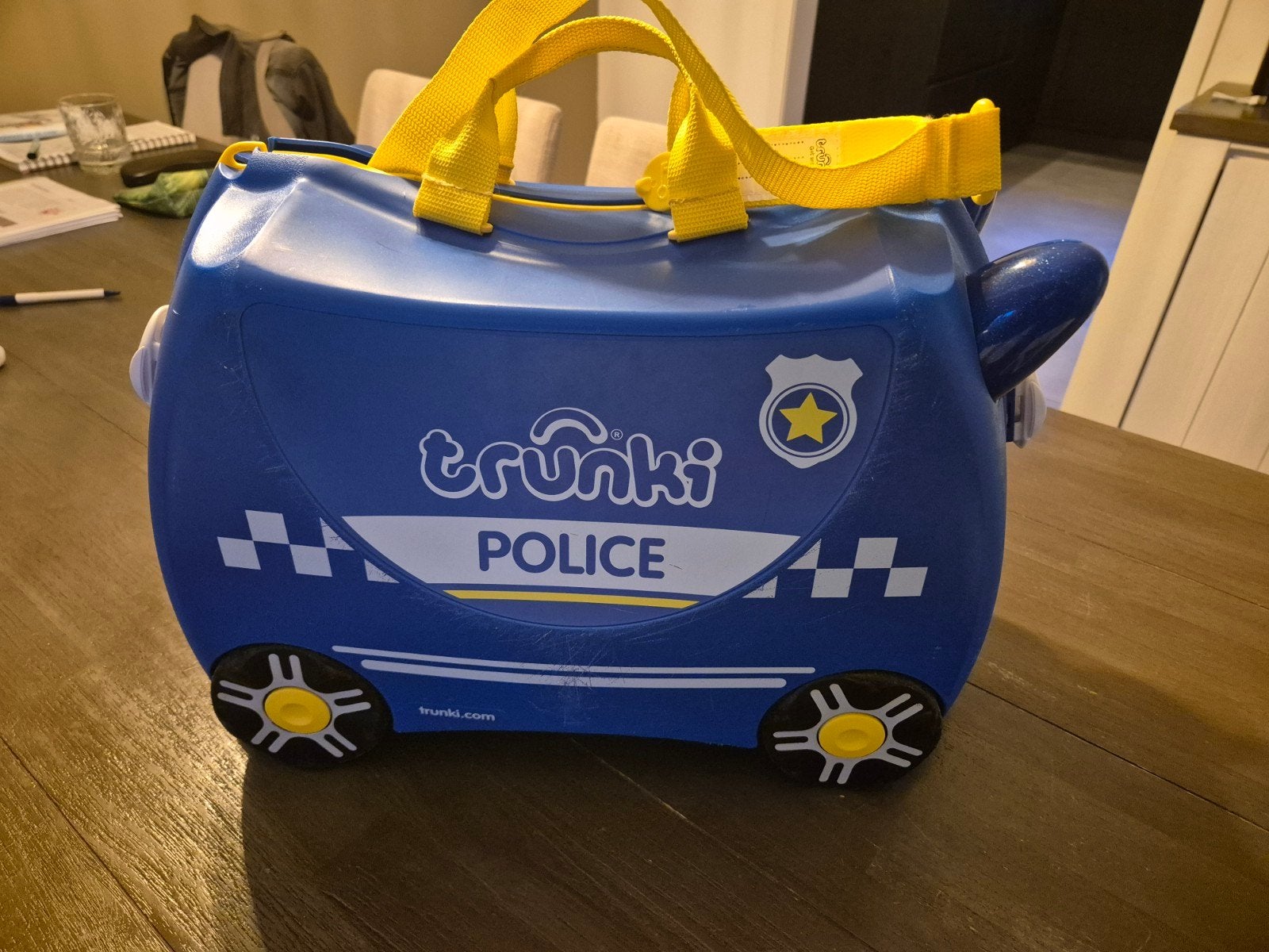 Trunki Police Reiskoffer, Ophalen