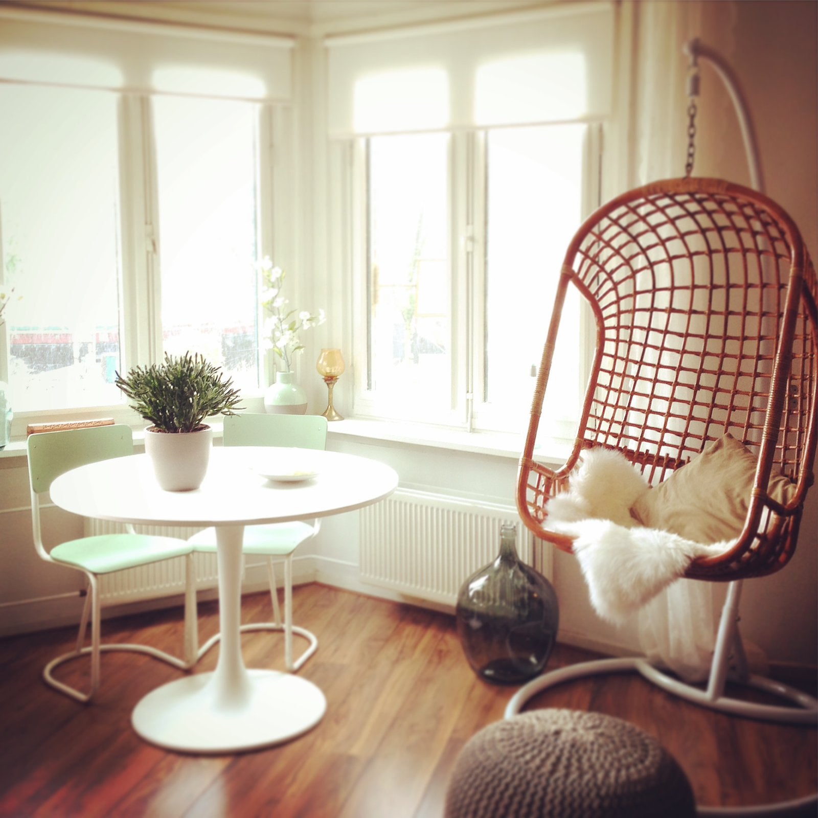 Hangstoel rotan inclusief standaard, Huis en Inrichting, Stoelen, Ophalen, Gebruikt, Bruin, Riet of Rotan