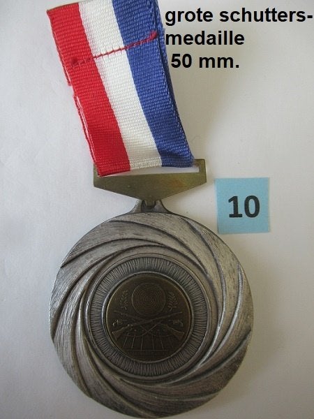 zware schietsport medaille, inscriptie achterop dd nov. 1990, Ophalen of Verzenden, Overige materialen, Nederland