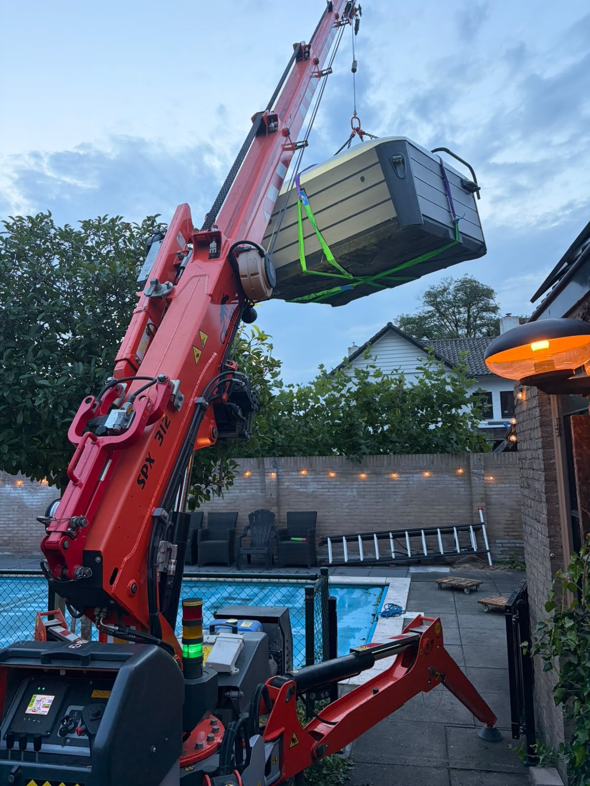 Minihijskraan / compactkraan Jekko met machinist te huur