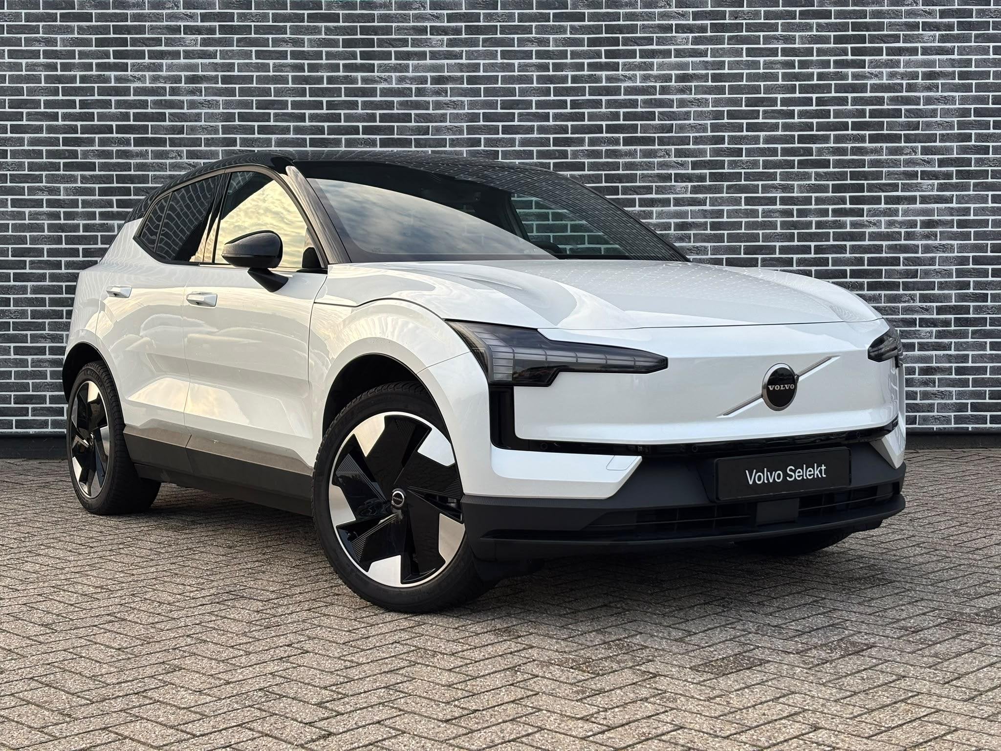 Volvo EX30 Single Motor Extended Range Plus 69 kWh, Auto's, 12 maanden, Achterwielaandrijving, Gebruikt, Leder en Stof