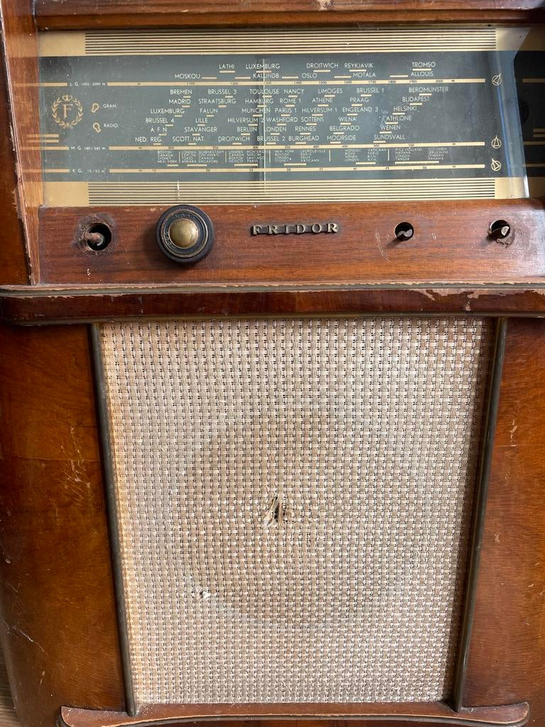 Oude Fridor radio - Niet werkend, voor onderdelen/decoratie, Antiek en Kunst, Ophalen of Verzenden