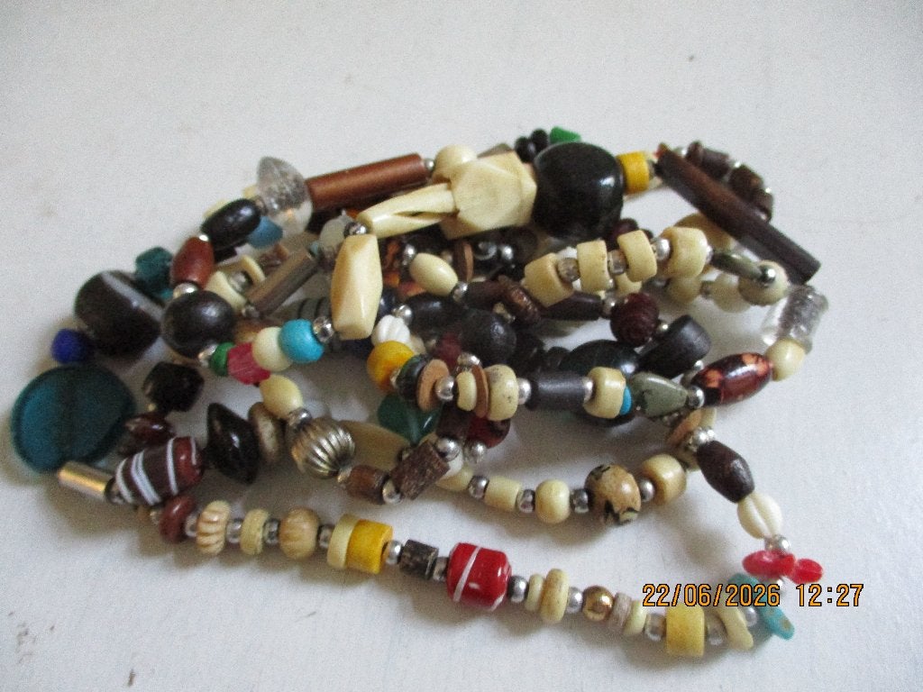 Ketting 152 cm. lang verschillende kralen glas been etc., Ophalen of Verzenden, Gebruikt, Overige kleuren, Overige materialen