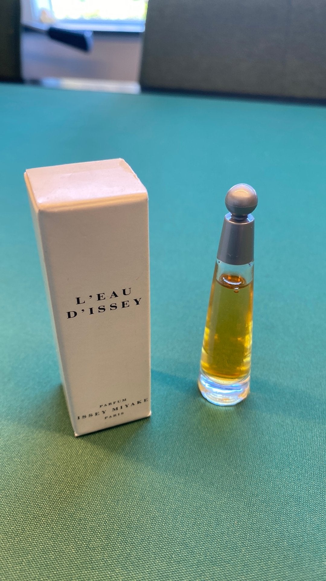 L’Eau d’Issey Parfum – Issey Miyake Paris – Miniatuur 3 ml, Ophalen of Verzenden, Zo goed als nieuw, Miniatuur, Gevuld