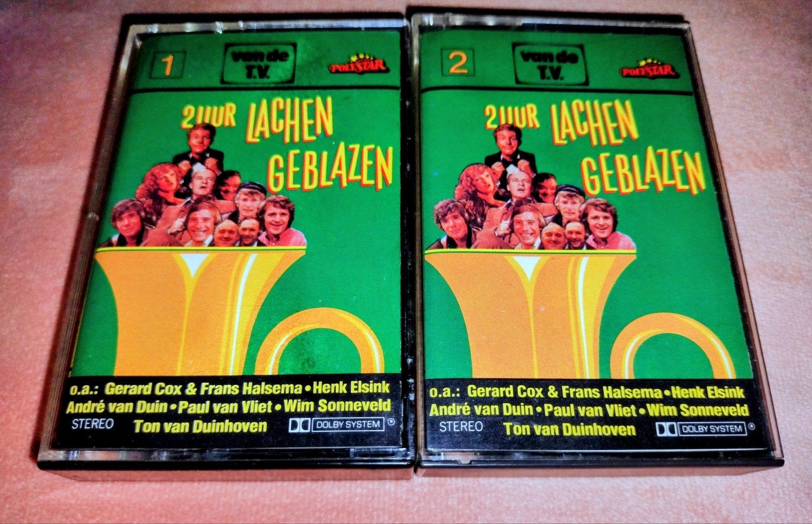 V/A | 2 uur lachen geblazen Vol. 1 & 2 (2MC-set), 2 t/m 25 bandjes, Ophalen of Verzenden, Zo goed als nieuw, Origineel