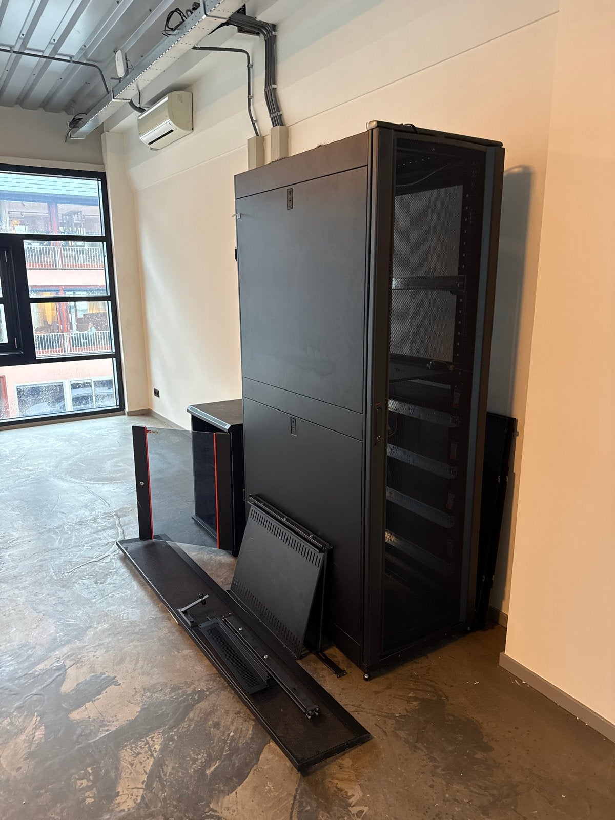 APC Netwerkkast - Serverkast - Rack, Ophalen, Gebruikt, Mega Drive