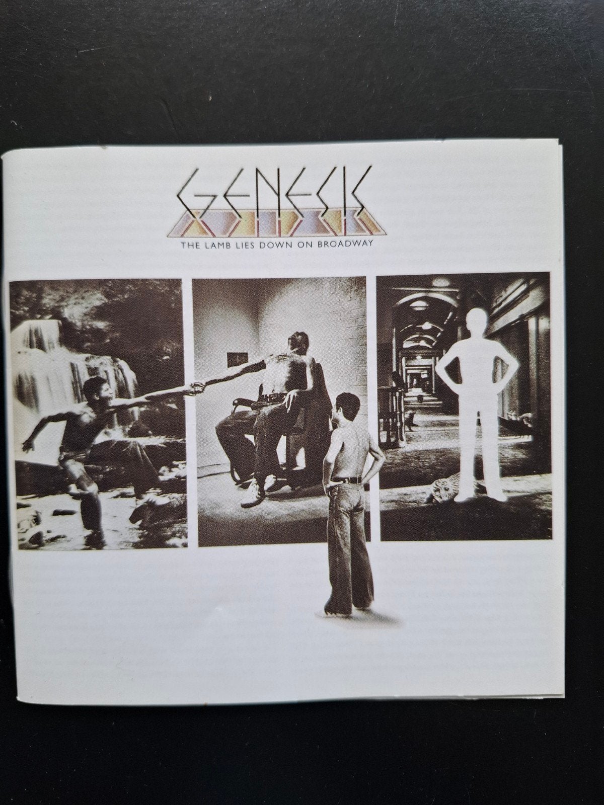Genesis - The Lamb Lies Down on  Broadway (2CD), Ophalen of Verzenden, Zo goed als nieuw, Album, Inclusief boekje