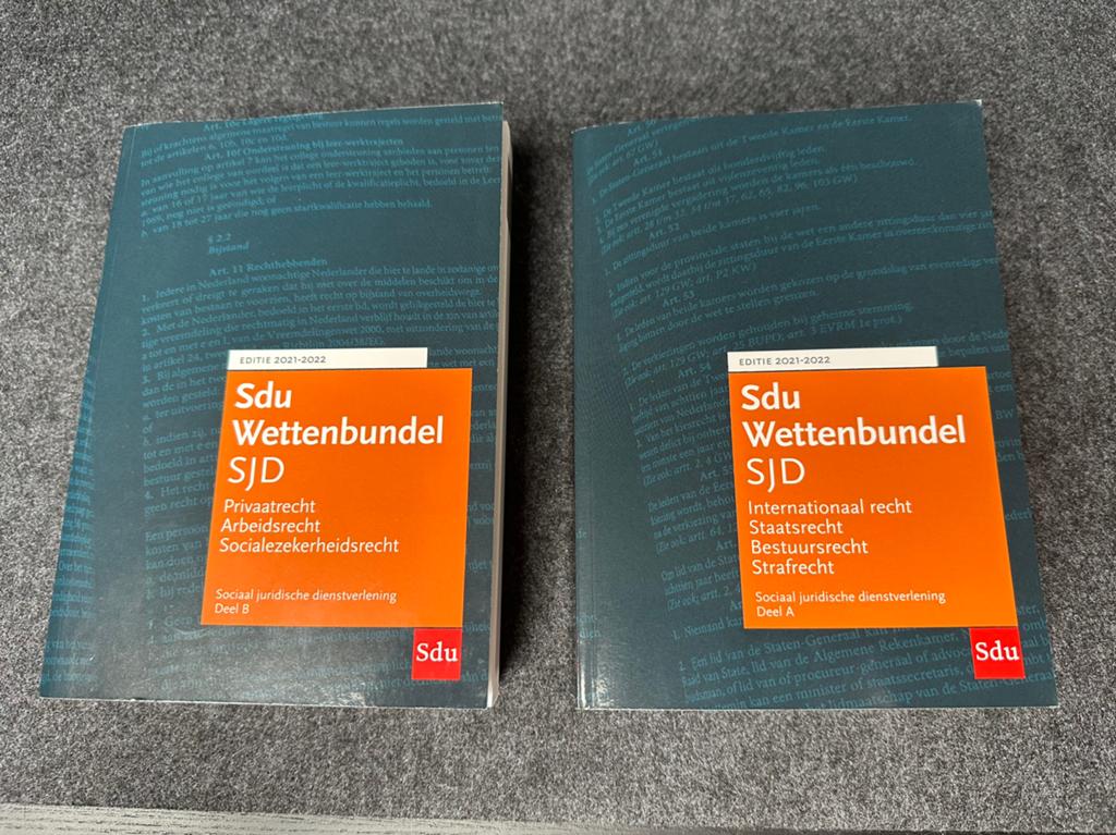Sdu Wettenbundel SJD Deel A+B Editie 2021-2022, Ophalen, Zo goed als nieuw, Overige niveaus
