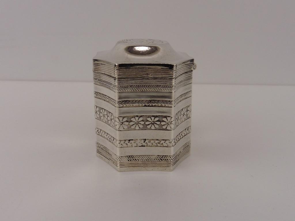 Zilveren lodereindoosje                                  Z45, Antiek en Kunst, Ophalen of Verzenden, Zilver