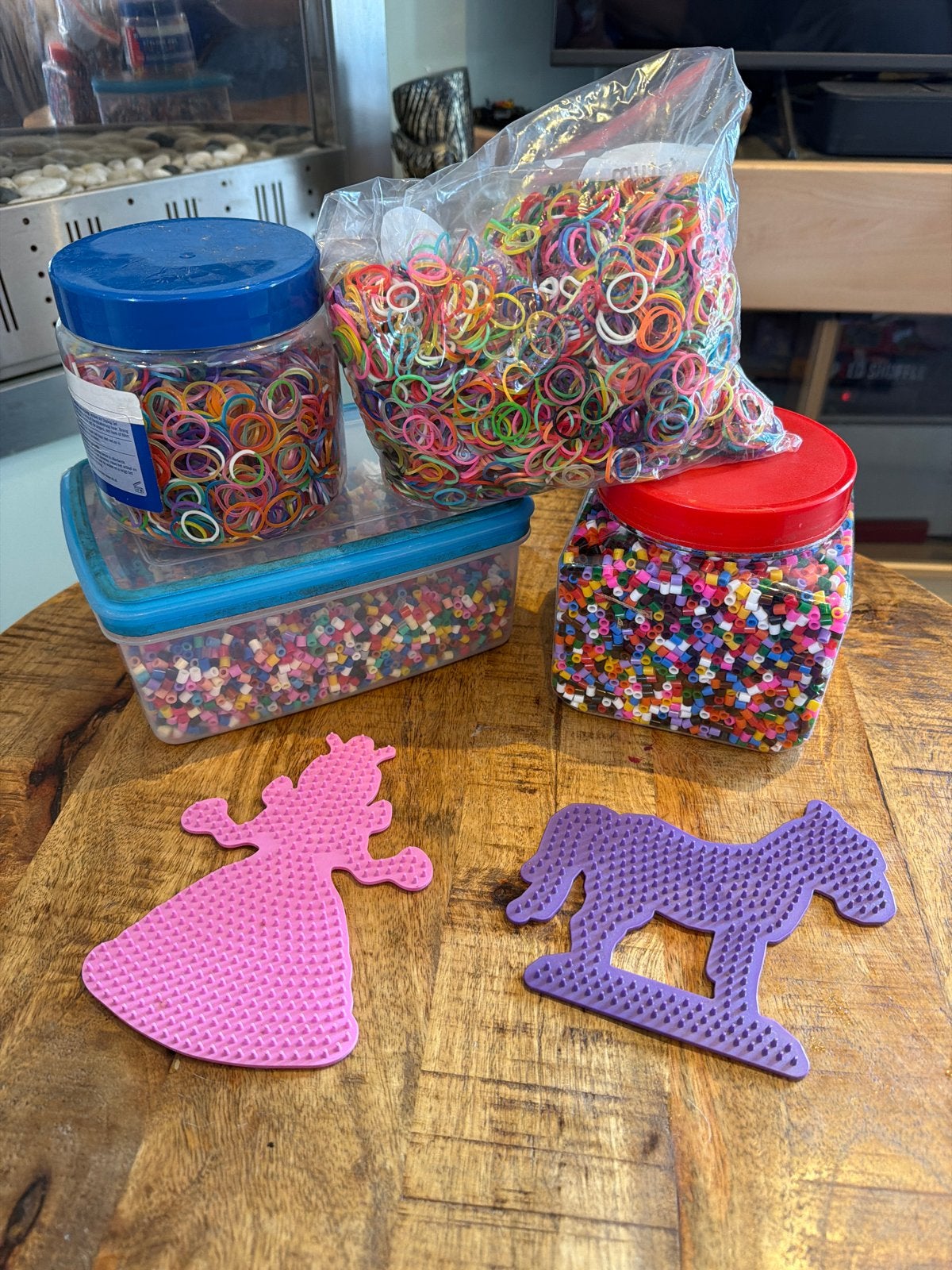 Strijk kralen en loombandjes set met grondplaten, Gebruikt, Meerkleurig, Ophalen of Verzenden, Kunststof