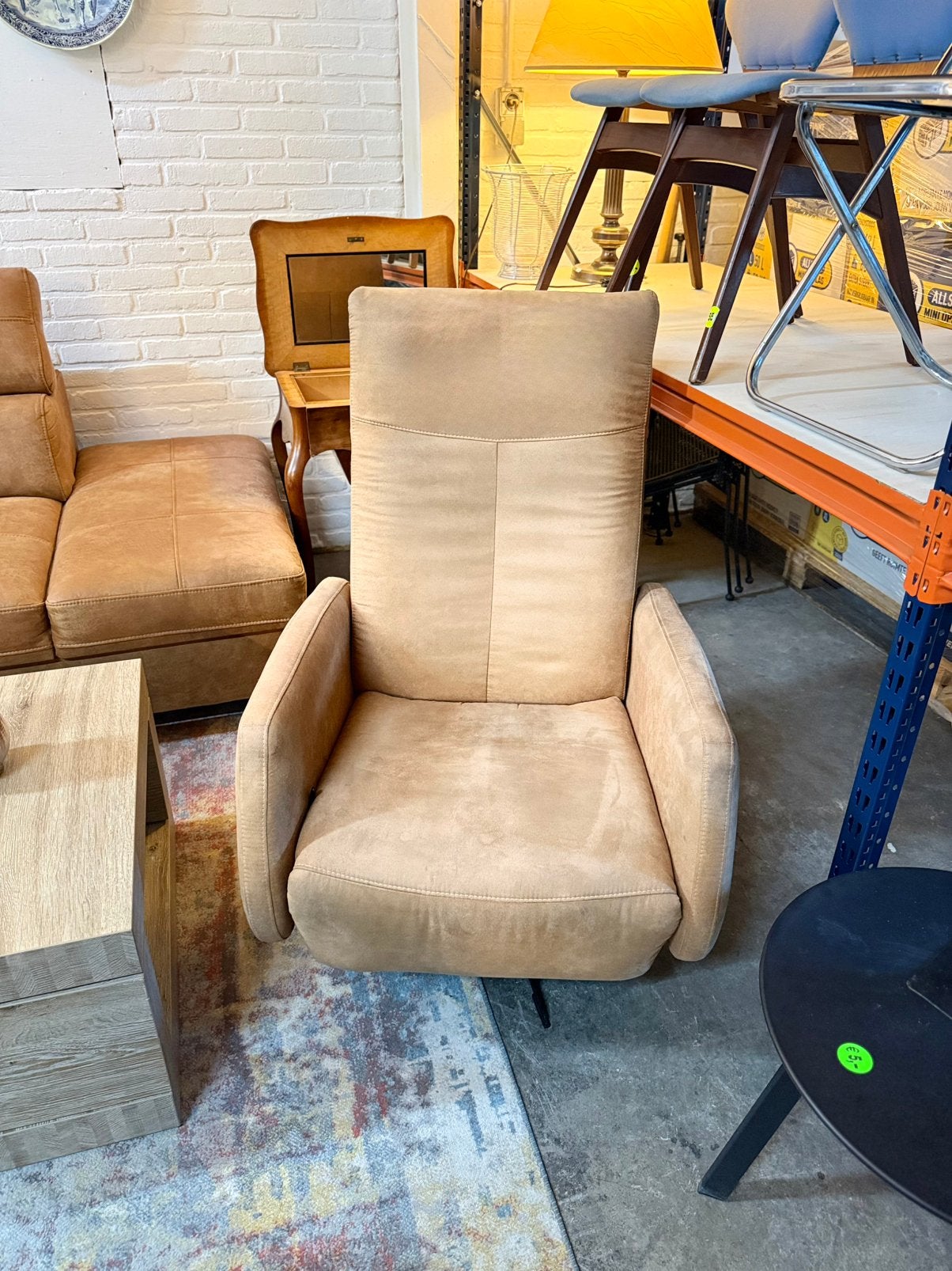 Caramelkleurige relaxfauteuil, Huis en Inrichting, Ophalen, Zo goed als nieuw