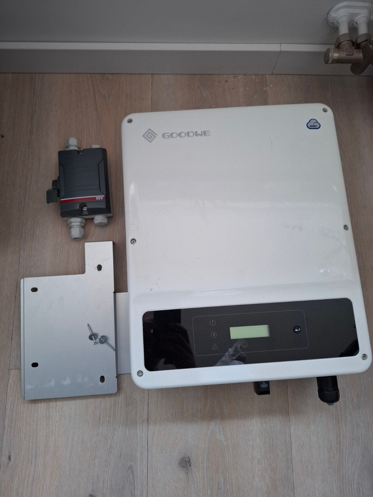 Goodwe omvormer voor zonnepanelen, Ophalen, Gebruikt