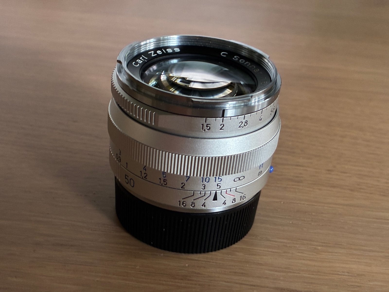 Zeiss C Sonnar 1.5/50 ZM lens (zilver) met toebehoren, Ophalen of Verzenden, Zo goed als nieuw, 50 mm, Inclusief filter