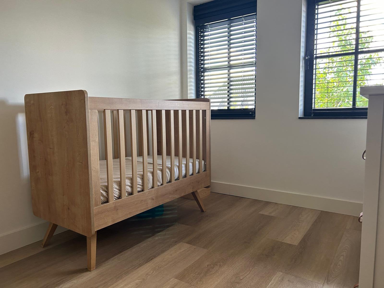 Petite Amélie Vintage ledikant incl. matras, Ophalen, Zo goed als nieuw, Ledikant