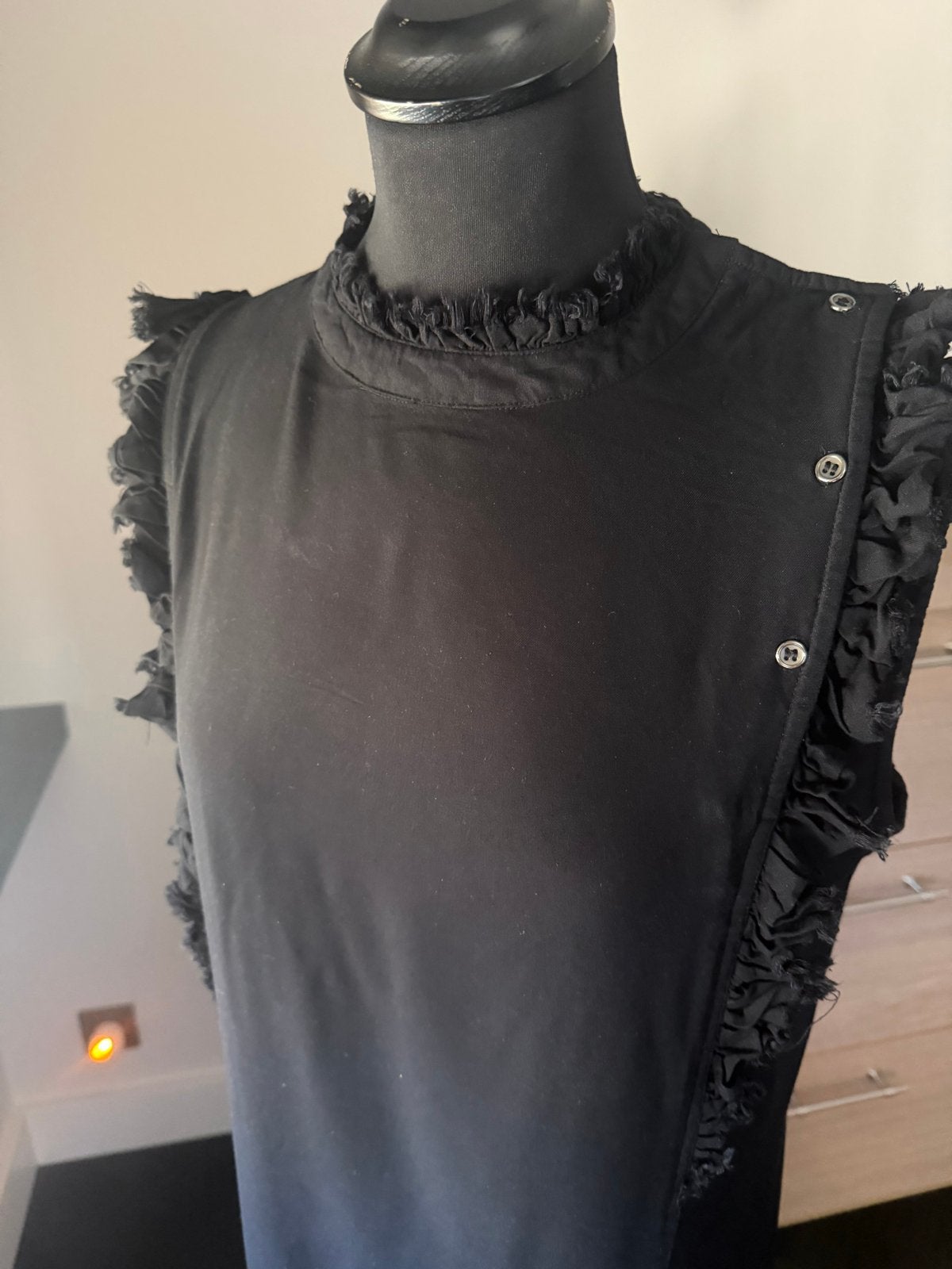 NU Denmark Zwarte Jurk met Ruches en Knopen, Maat M, Maat 38/40 (M), Zwart, Ophalen of Verzenden, Gedragen