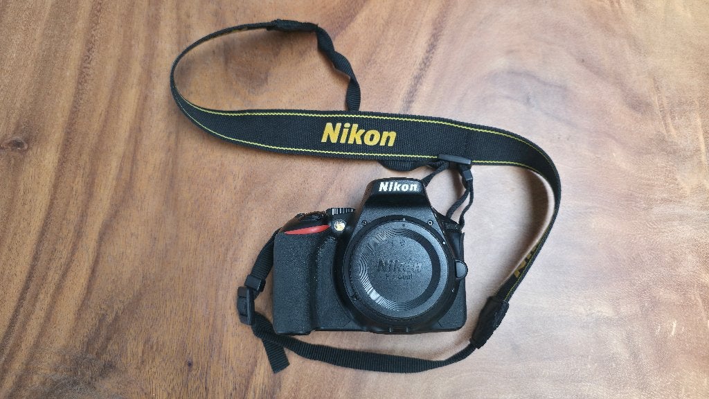 Nikon D5600 zeer complete set (lenzen/tas/flitser/etc), Audio, Tv en Foto, Fotocamera's Digitaal, Spiegelreflex, Ophalen of Verzenden