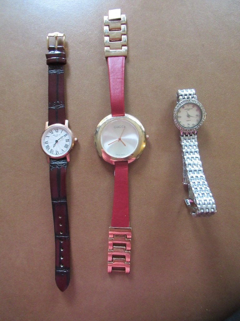 HORLOGE DAMES 3 stuks nieuw 2x lederen band 1x stalen band, Overige merken, Leer, Polshorloge, Nieuw
