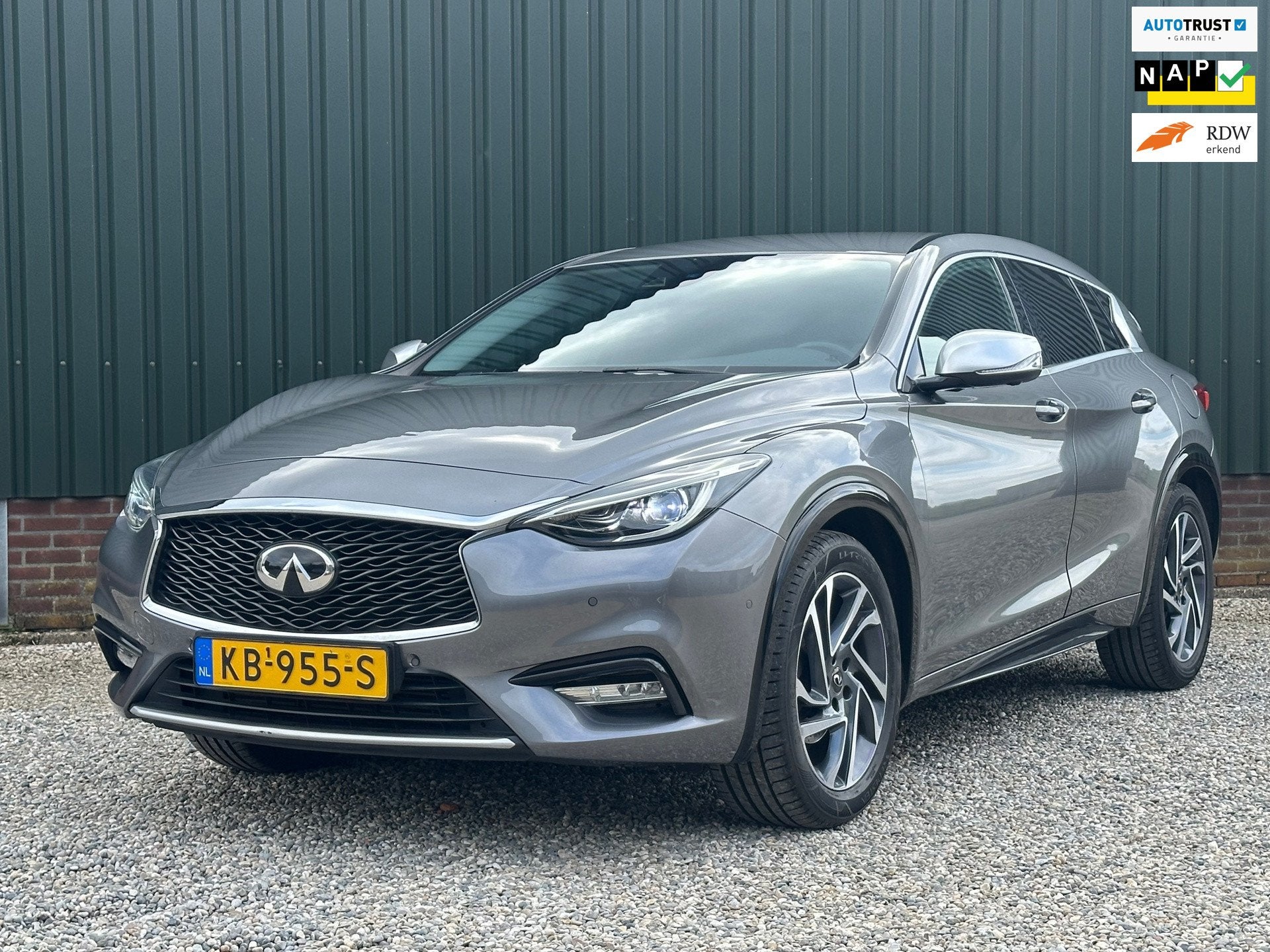 Infiniti Q30 1.6t Premium Automaat/Zeer compleet, Auto's, Infiniti, Gebruikt, 700 kg, Automatische klimaatregeling, Bedrijf