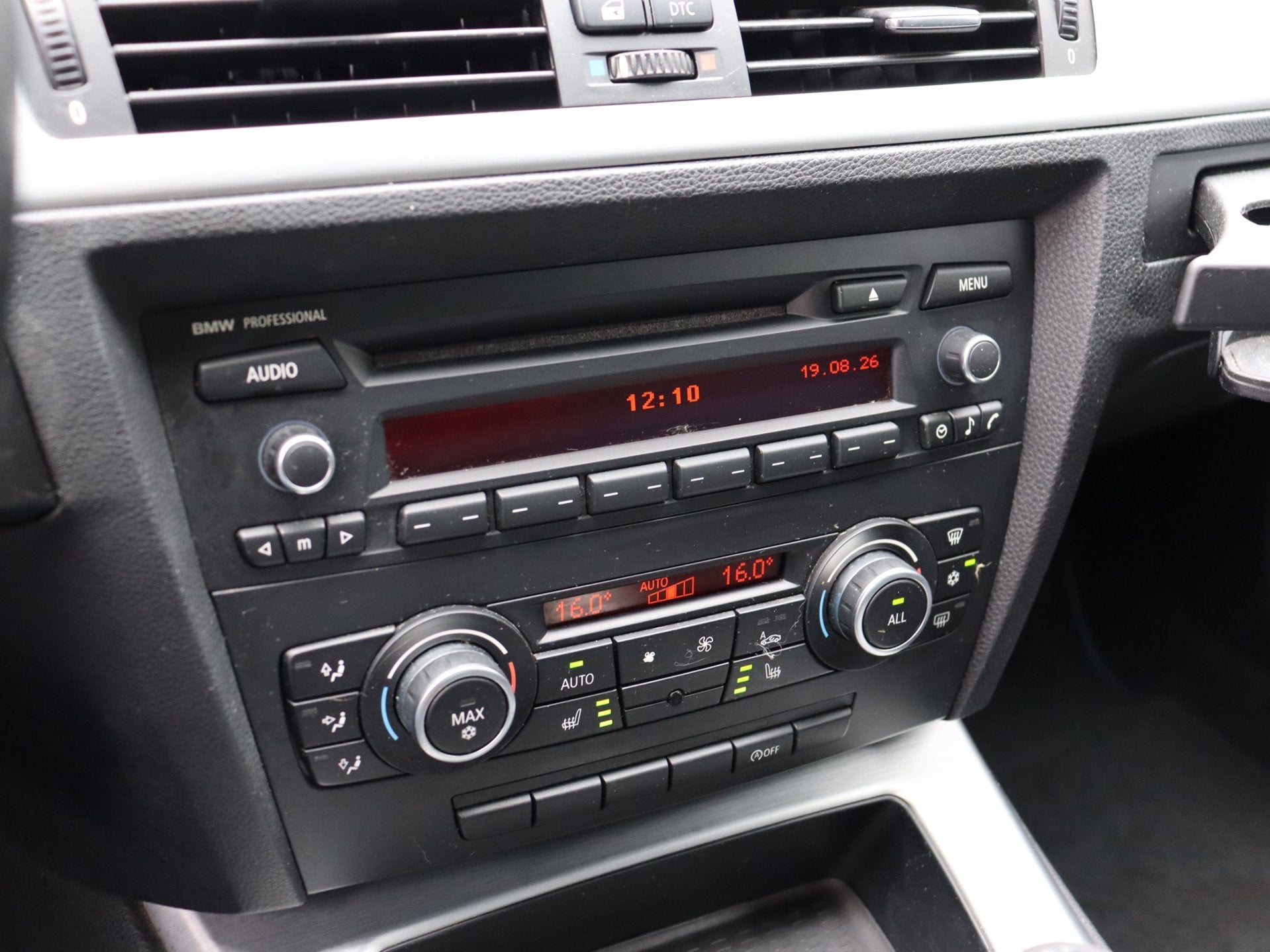 Foto 15 van BMW 3-serie 320i Executive M-sport airco LM cruise