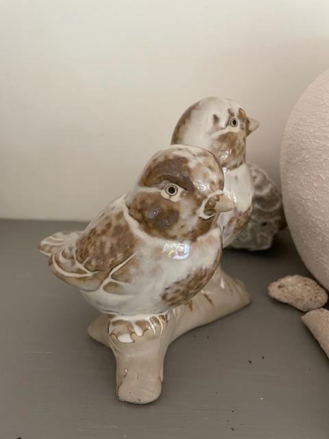 Vintage beeldje vogeltjes terracotta aardewerk geglazuurd., Verzamelen, Beelden en Beeldjes, Ophalen, Zo goed als nieuw, Mens
