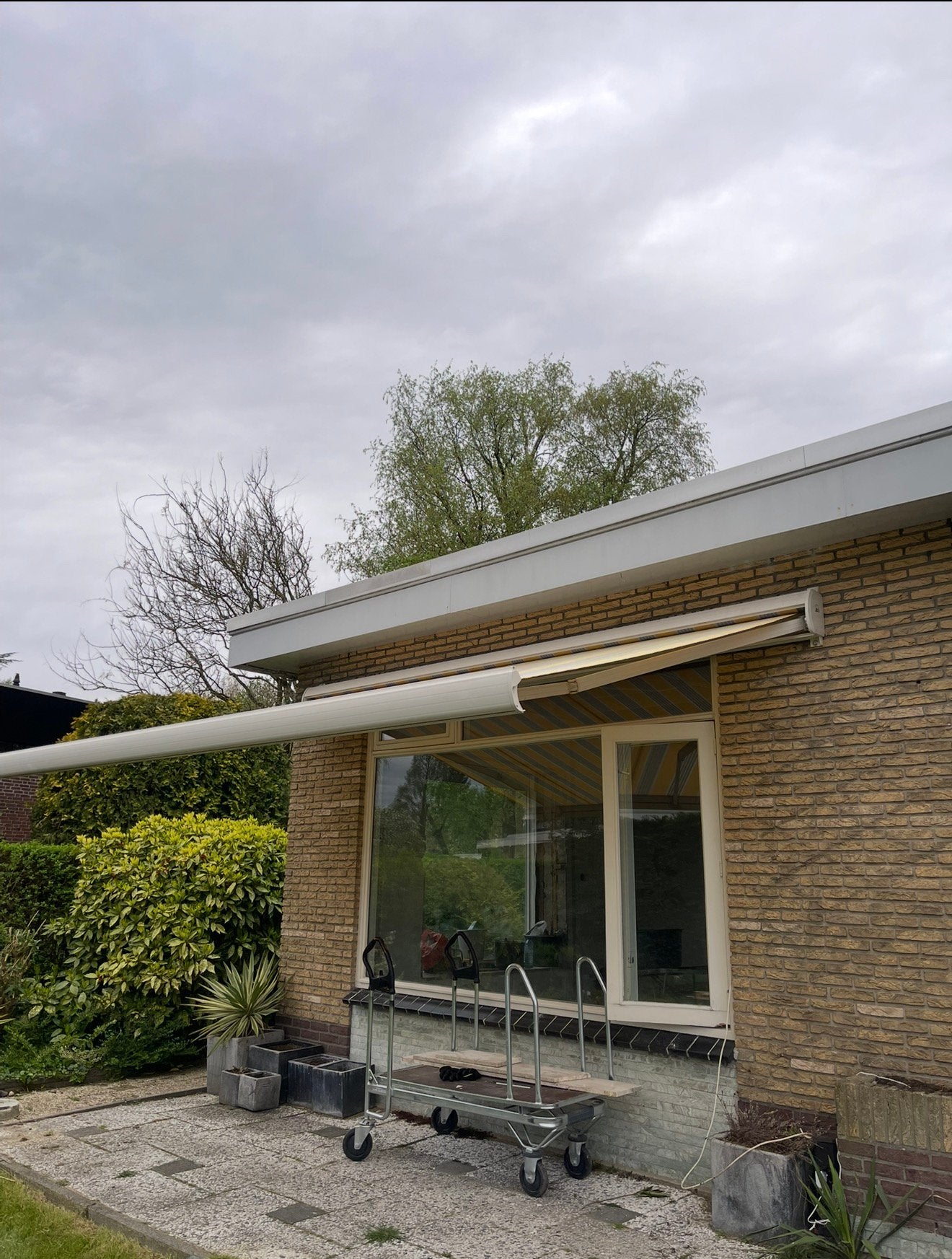 Zonnescherm 400cm breed elecktrisch, Tuin en Terras, Overkappingen, Ophalen of Verzenden, Gebruikt, Veranda