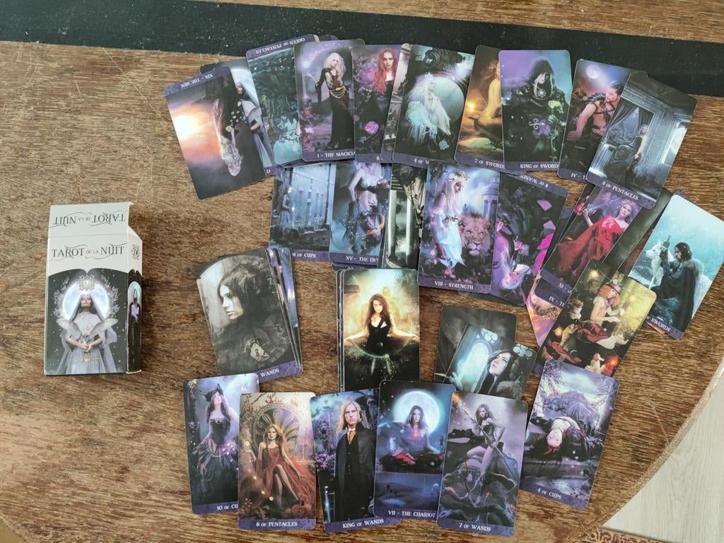 Tarotdeck Tarot de la Nuit, Boeken, Ophalen of Verzenden, Zo goed als nieuw, Tarot of Kaarten leggen, Overige typen