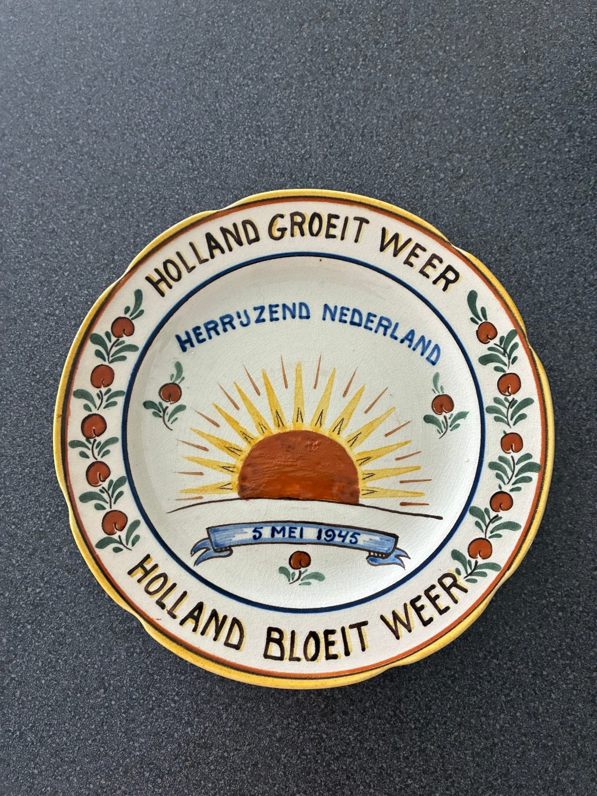 Herdenkingsbord 5 Mei 1945 - Holland Groeit Weer, Ophalen