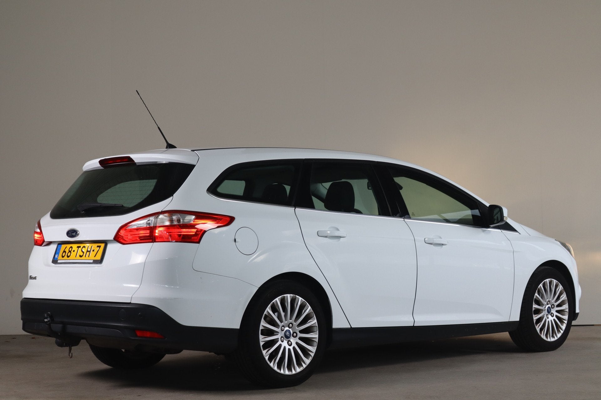 Ford FOCUS Wagon 1.6 TI-VCT Lease Titanium - NL Auto! Parkse, Auto's, Stof, Gebruikt, 4 cilinders, Wit