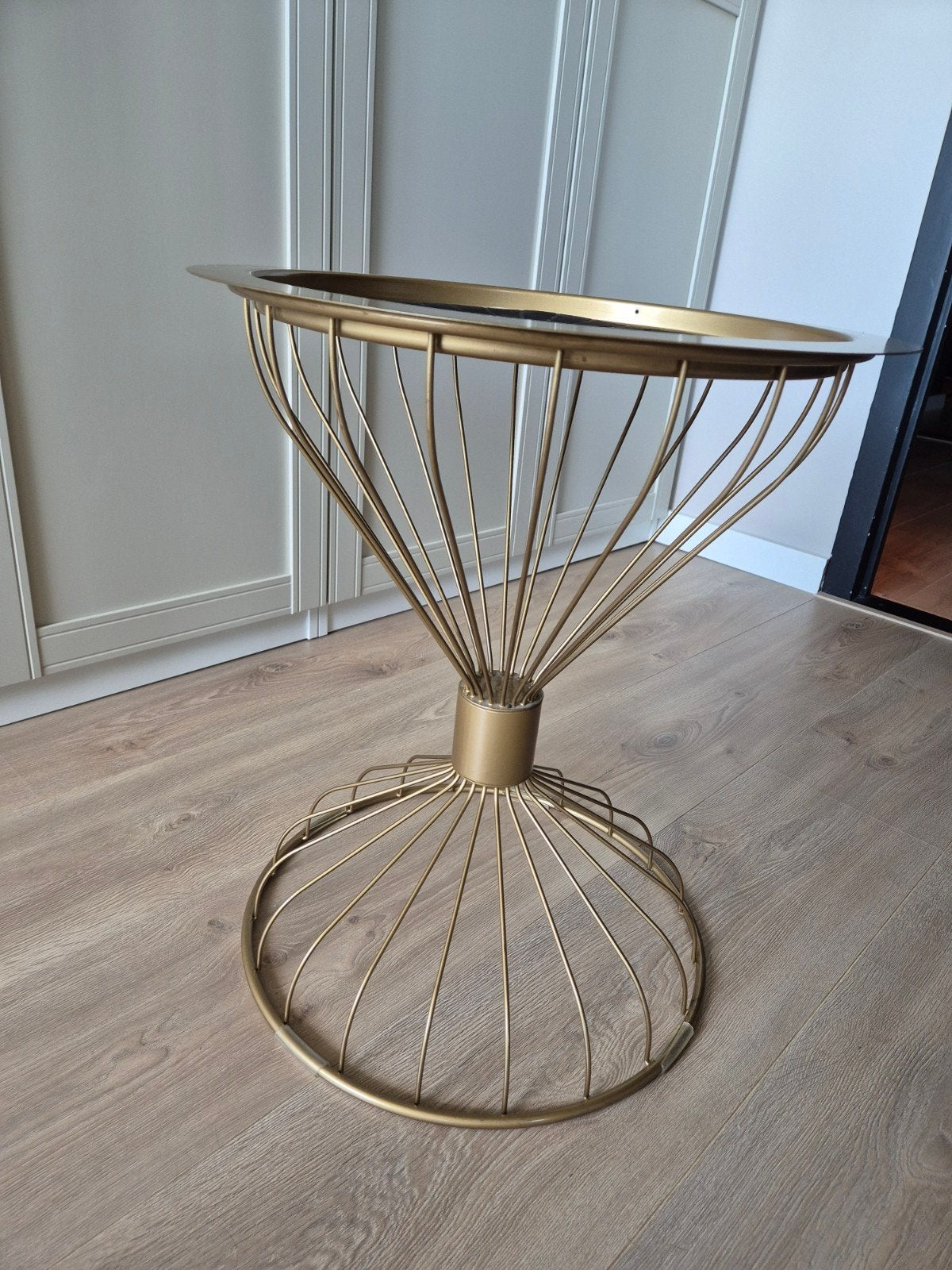 Gouden bijzettafel 50x58 cm, 45 tot 60 cm, Gebruikt, Metaal of Aluminium, Rond