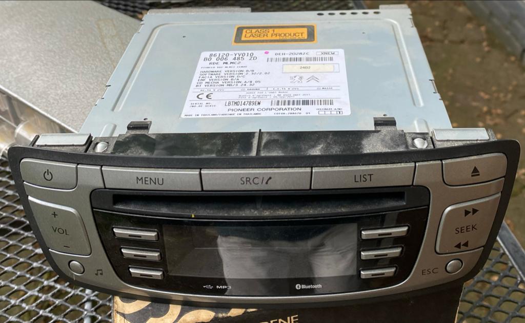 Pioneer DEH-2028ZC Autoradio voor Peugeot 107/C1/Aygo, Ophalen of Verzenden, Zo goed als nieuw