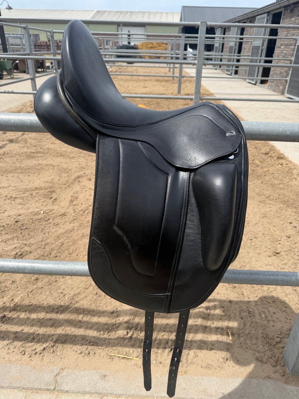 Fryso zadel type devotion 17,5” W, Ophalen, Zo goed als nieuw, Dressuur