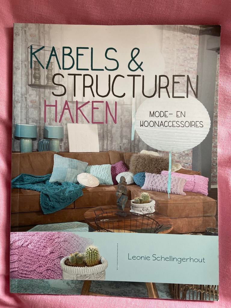 Kabels & Structuren Haken: Mode- en Woonaccessoires, Ophalen of Verzenden, Zo goed als nieuw, Haken, Patroon of Boek