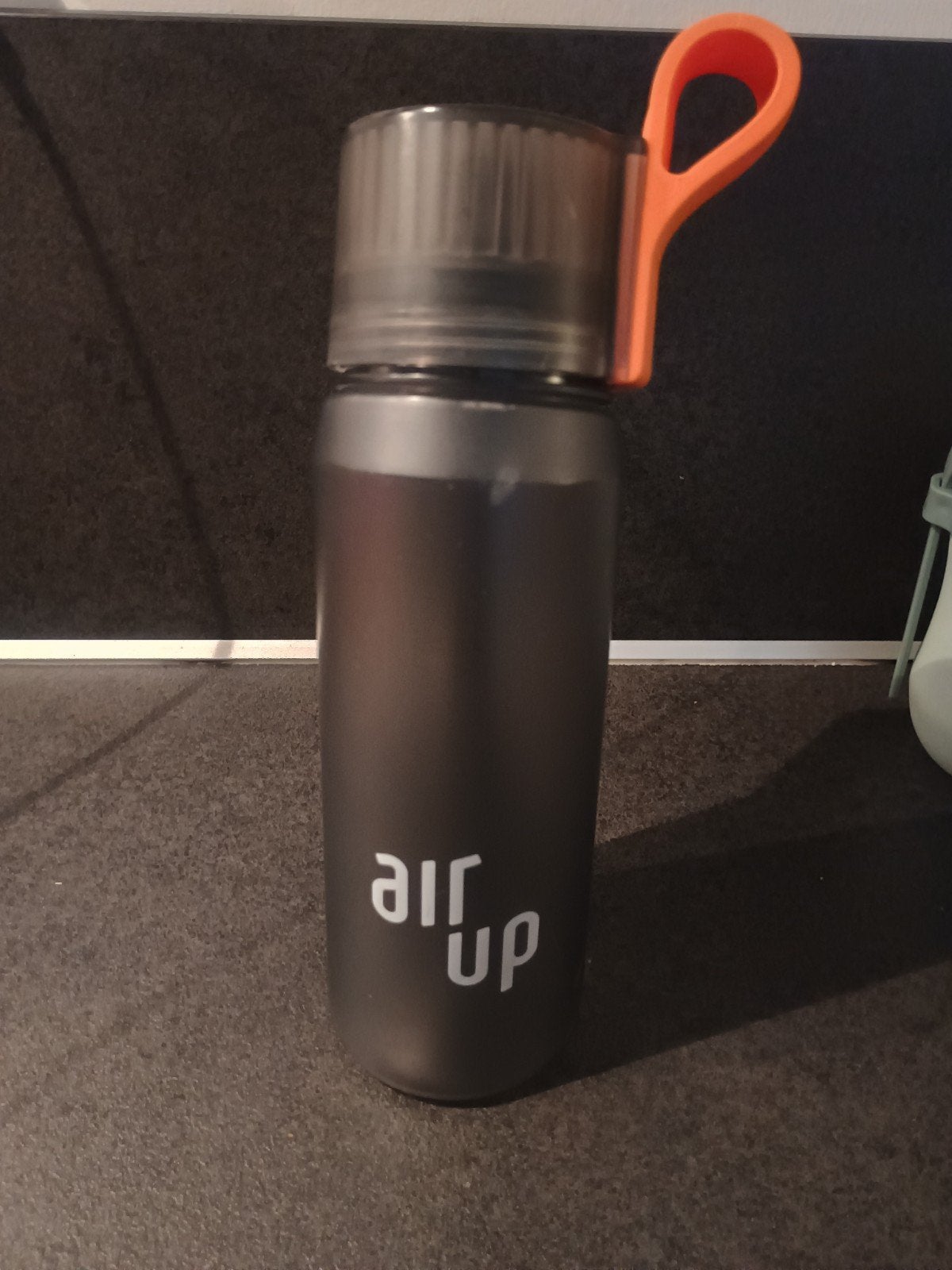Zwarte Air up fles met oranje hanger - Nette staat, Ophalen of Verzenden, Zo goed als nieuw