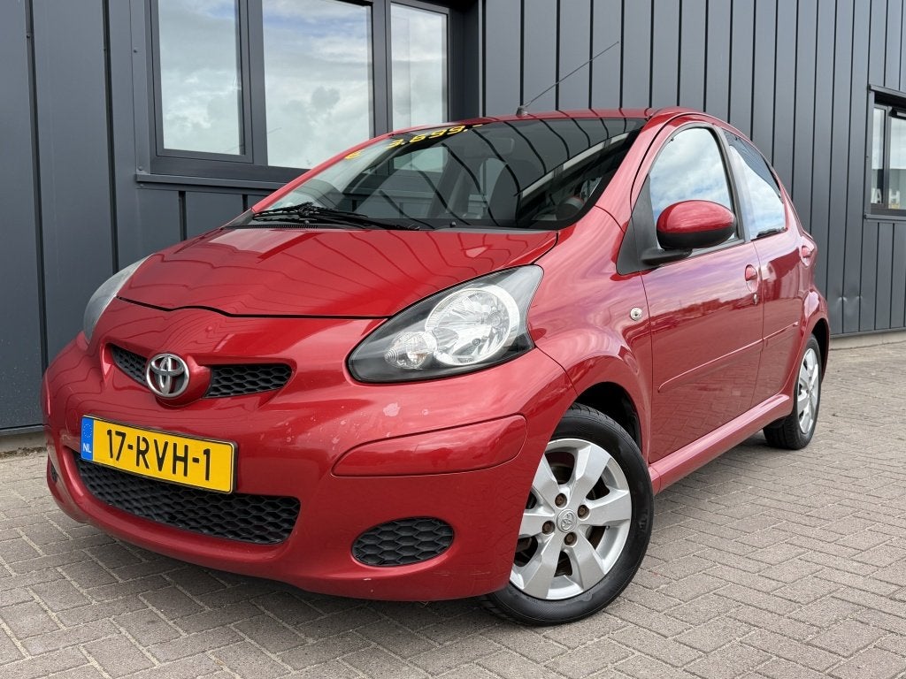 Toyota Aygo 1.0 Aspiration RED Navi*Leder Rijdt super! NAP, Euro 5, Gebruikt, Zwart, Metallic lak