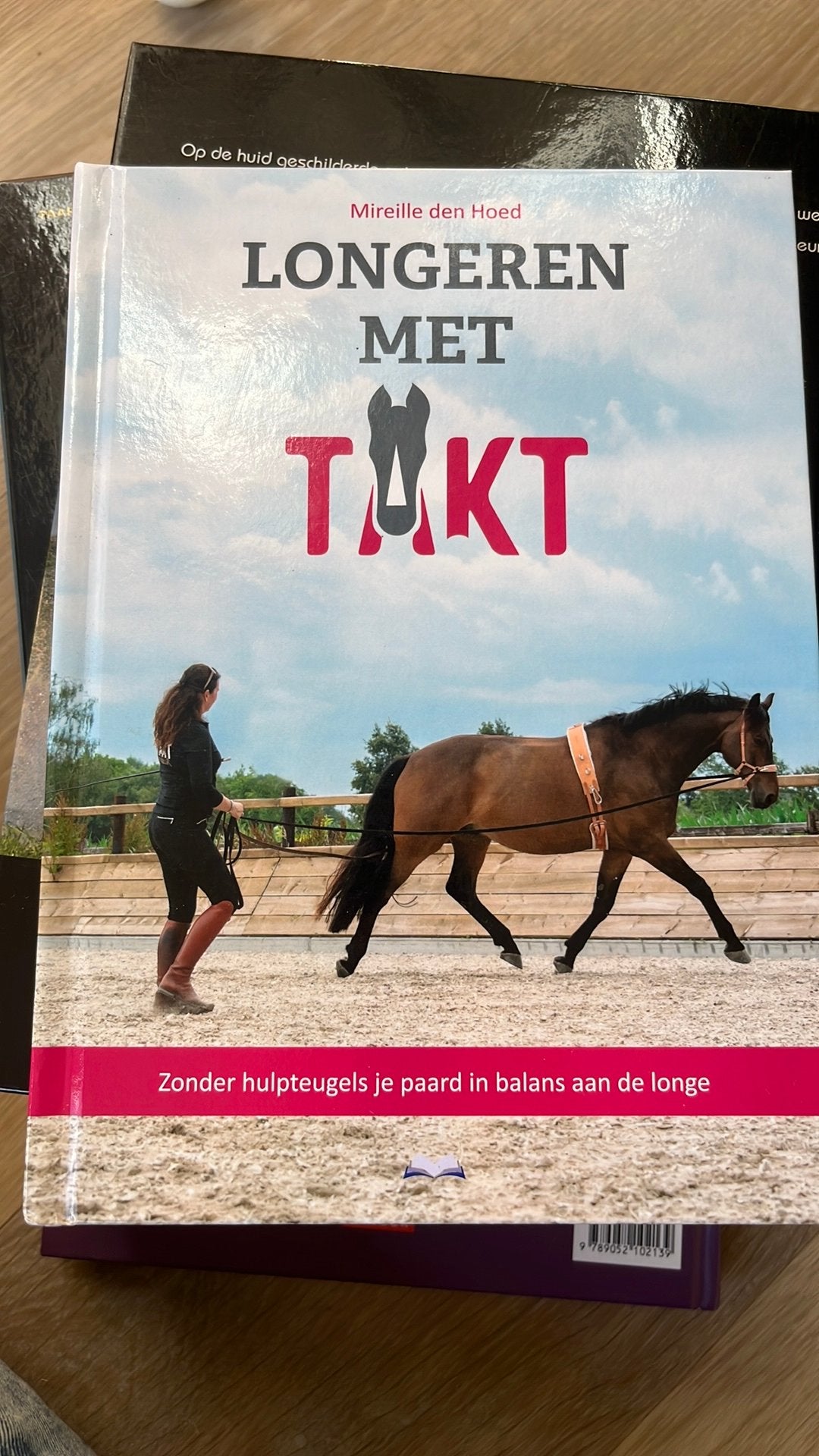 Mireille den Hoed - Longeren met takt, Ophalen of Verzenden, Zo goed als nieuw, Mireille den Hoed