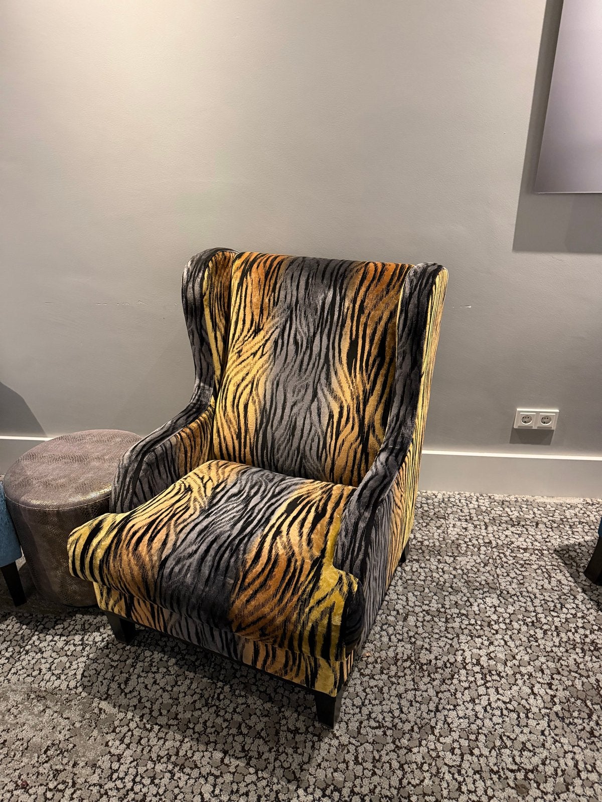 2 opvallende lounge stoelen met tijgerprint, Ophalen, Zo goed als nieuw, Stof, 75 tot 100 cm