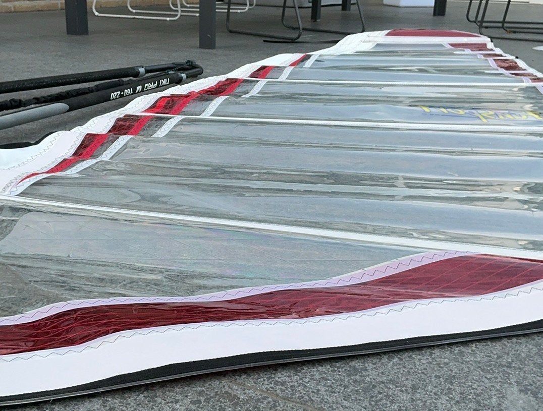 Windsurf. Zeil, giek,  mast. Trapeze. Tas, Ophalen, Zeil