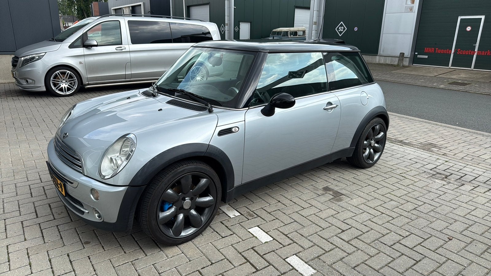 Mini 1.6 16V Cooper 2004 Grijs, Auto's, Voorwielaandrijving, 4 cilinders, 4 stoelen, 14 km/l