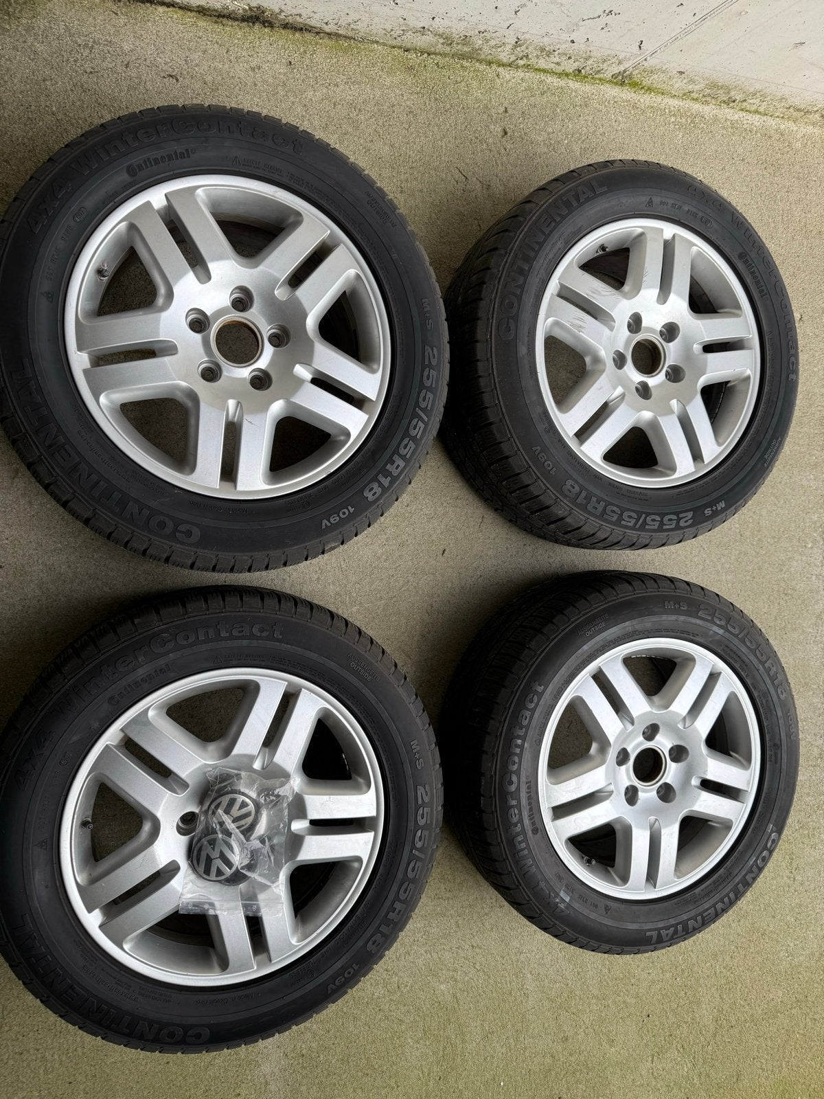 VW TOUAREG winterbanden op originele Manhattan velgen, Ophalen, 18 inch, Gebruikt, 255 mm